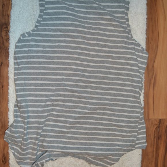 Tie and button front tank top size XL - Picture 2 of 2